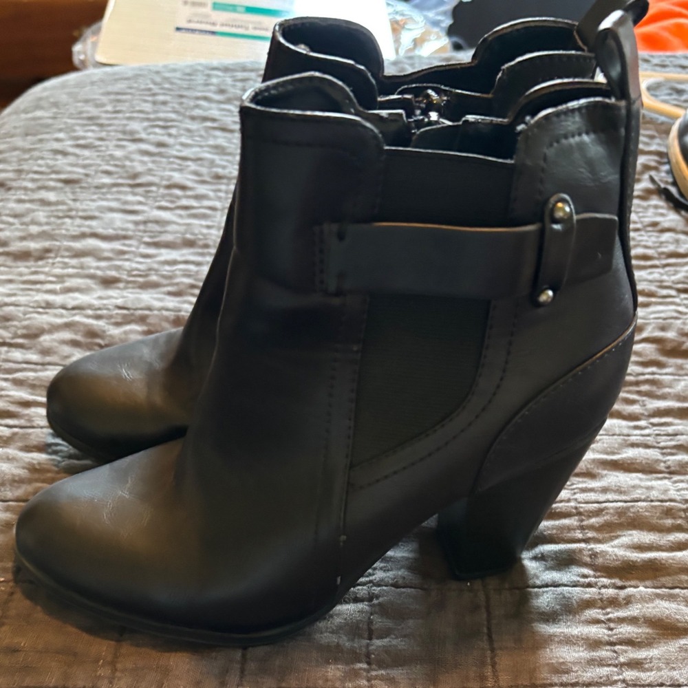 Soda‎ Ankle Boots Block Heel Buckle Accents Black Size 7